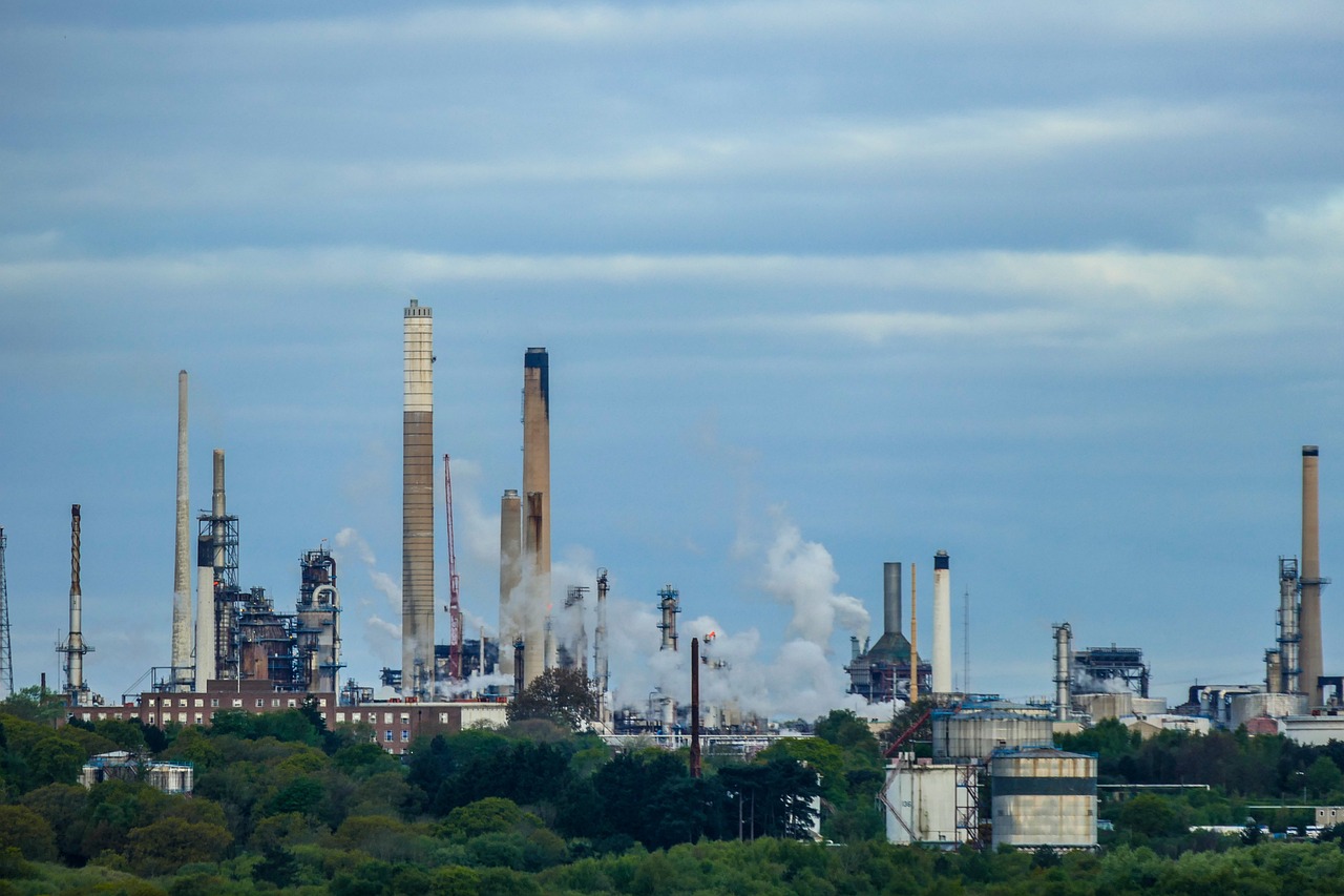 Refinery infrastructure at dusk